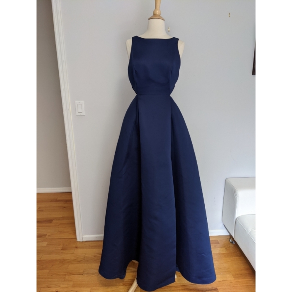 ♥️ Halston Heritage Sleeveless Boat-Neck Gown w/ Slit